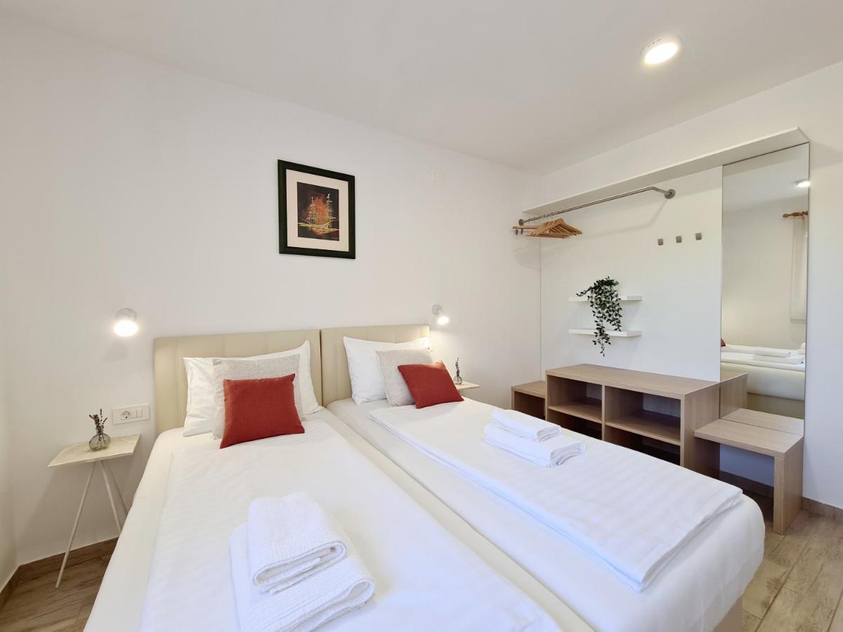 Orkula Apartments Pasman Exterior photo